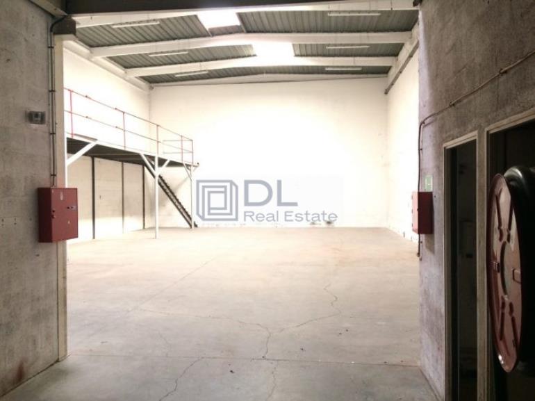 Entrepôt à louer à Bondoufle - 711 m²