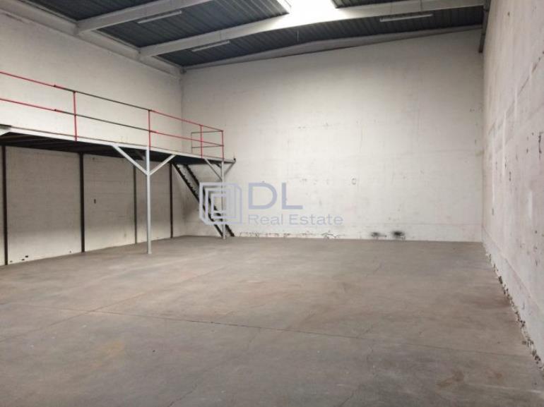 Entrepôt à louer à Bondoufle - 711 m²
