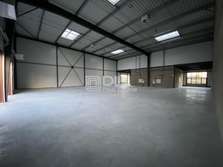 Entrepôt à vendre à Saint-Pierre-du-Perray - 1 424 m²