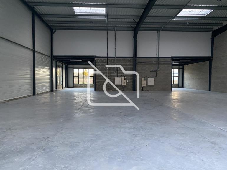 Entrepôt à vendre à Saint-Pierre-du-Perray - 1 424 m²
