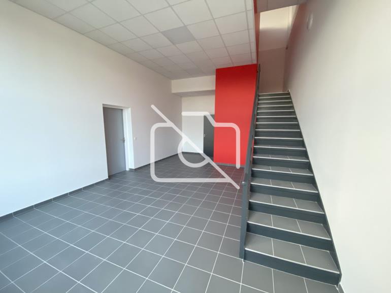 Entrepôt à vendre à Saint-Pierre-du-Perray - 1 424 m²