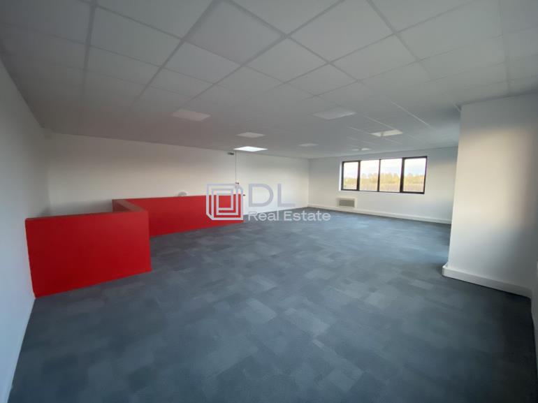 Entrepôt à vendre à Saint-Pierre-du-Perray - 1 424 m²