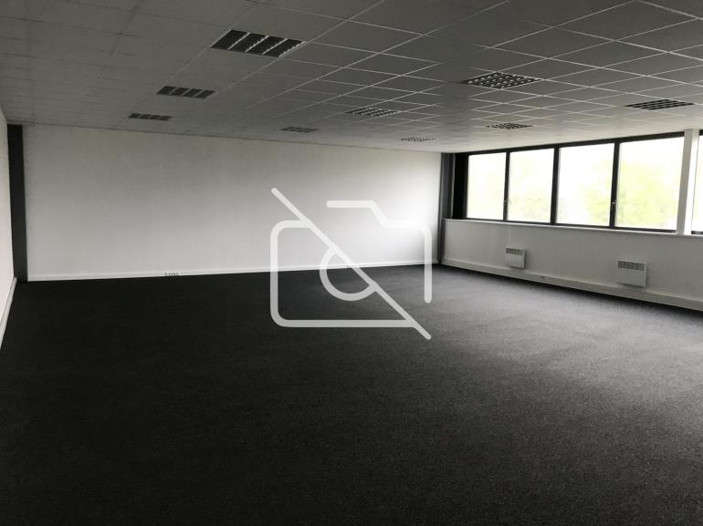 Entrepôt à louer à Lisses - 717 m²