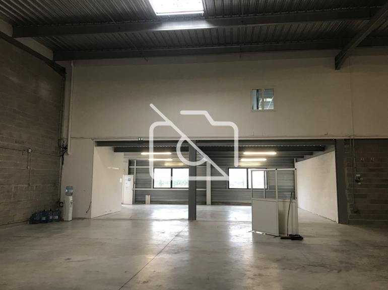 Entrepôt à louer à Lisses - 717 m²