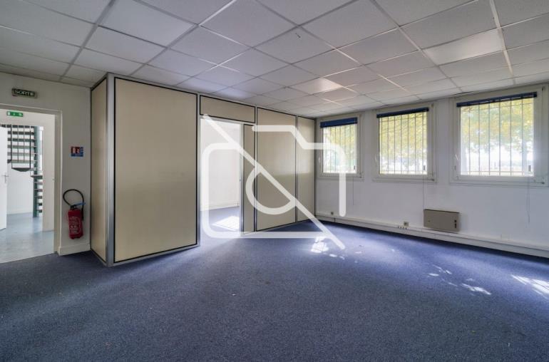 Entrepôt à louer à Lognes - 385 m²