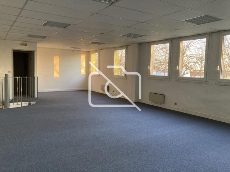 Entrepôt à louer à Lognes - 385 m²