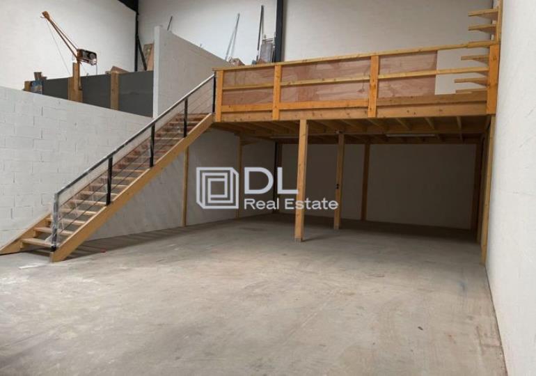 Entrepôt à louer à Tigery - 142 m²