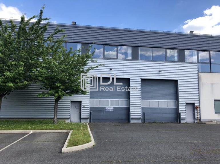 Entrepôt à louer à Magny-les-Hameaux - 4 410 m²