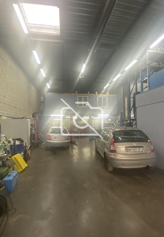 Entrepôt à vendre à Presles-en-Brie - 320 m²
