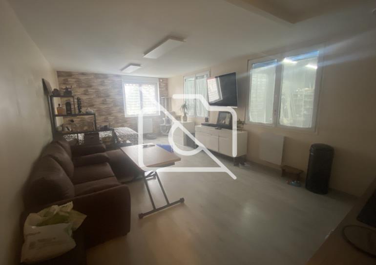 Entrepôt à vendre à Presles-en-Brie - 320 m²