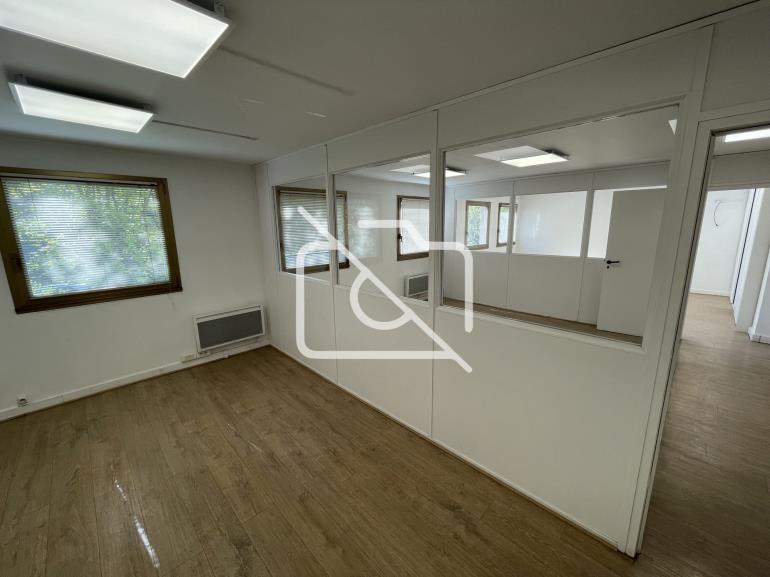 Entrepôt à louer à Neuilly-sur-Marne - 542 m²