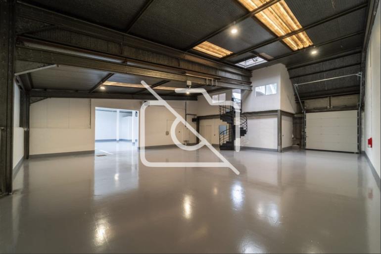 Entrepôt à louer à Évry - 1 250 m²