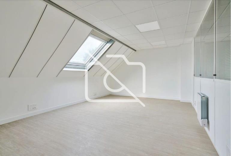 Entrepôt à louer à Évry - 1 250 m²