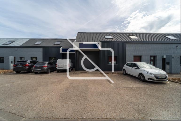 Entrepôt à louer à Évry - 210 m²