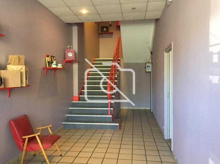 Entrepôt à louer à Émerainville - 753 m²