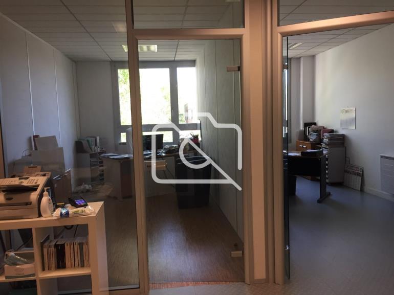 Entrepôt à louer à Émerainville - 753 m²
