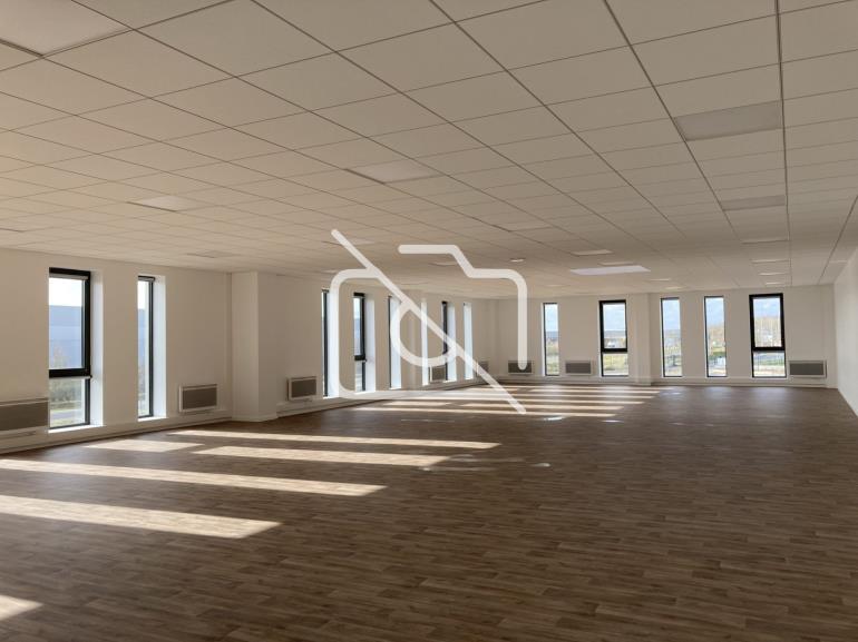 Entrepôt à louer à Brie-Comte-Robert - 3 287 m²