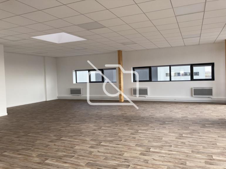 Entrepôt à louer à Brie-Comte-Robert - 3 287 m²
