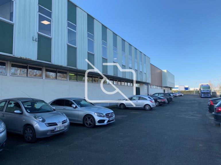 Entrepôt à louer à Morangis - 11 000 m²