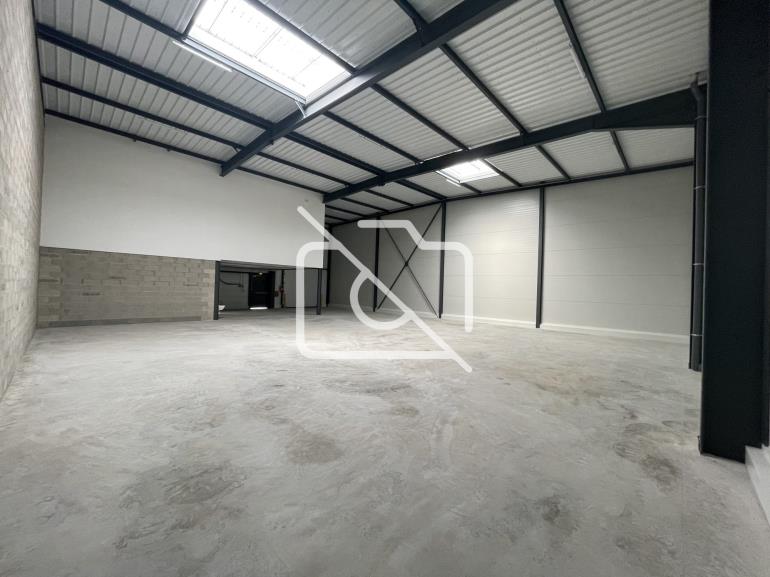 Entrepôt à louer à Bondoufle - 394 m²