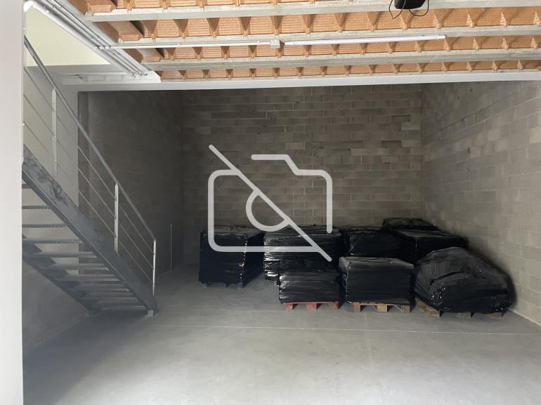Entrepôt à louer à Ozoir-la-Ferrière - 110 m²
