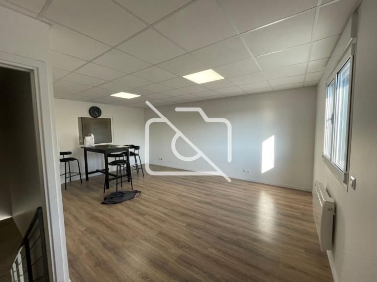 Entrepôt à louer à Ozoir-la-Ferrière - 110 m²