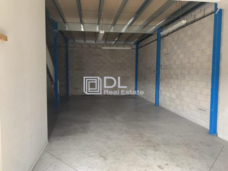 Entrepôt à louer à Brie-Comte-Robert - 180 m²