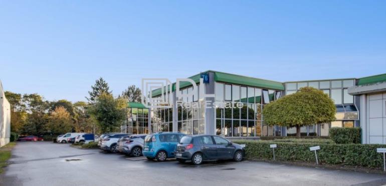 Entrepôt à louer à Saint Thibault des Vignes - 843 m²