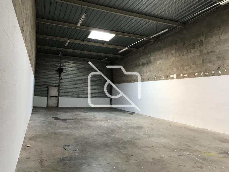 Entrepôt à louer à Chilly-Mazarin - 837 m²