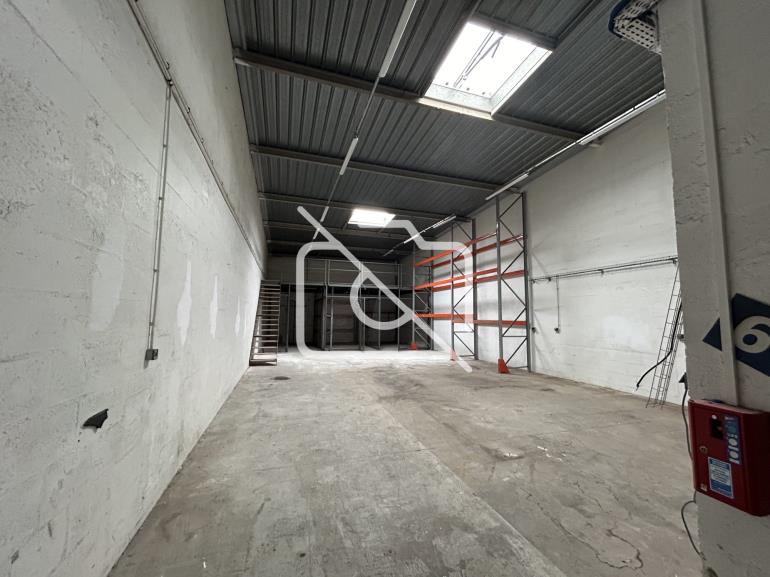 Entrepôt à louer à Chilly-Mazarin - 837 m²
