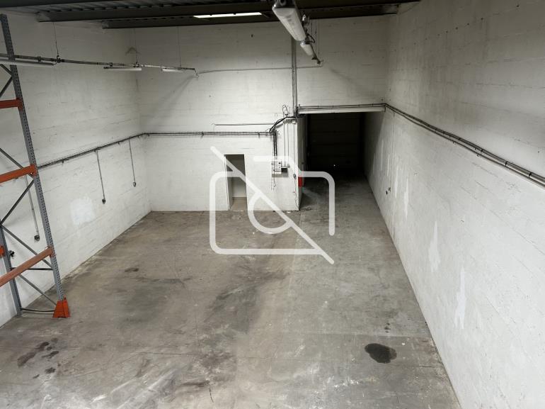 Entrepôt à louer à Chilly-Mazarin - 837 m²