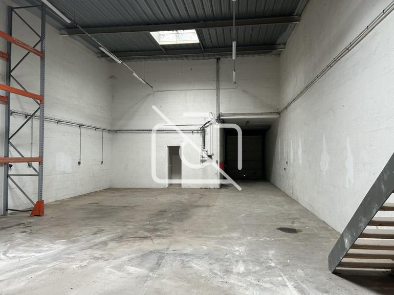 Entrepôt à louer à Chilly-Mazarin - 837 m²