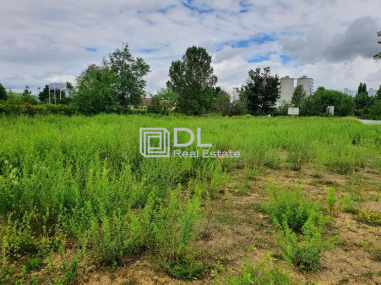 Terrain à louer à Chelles - 7 000 m²