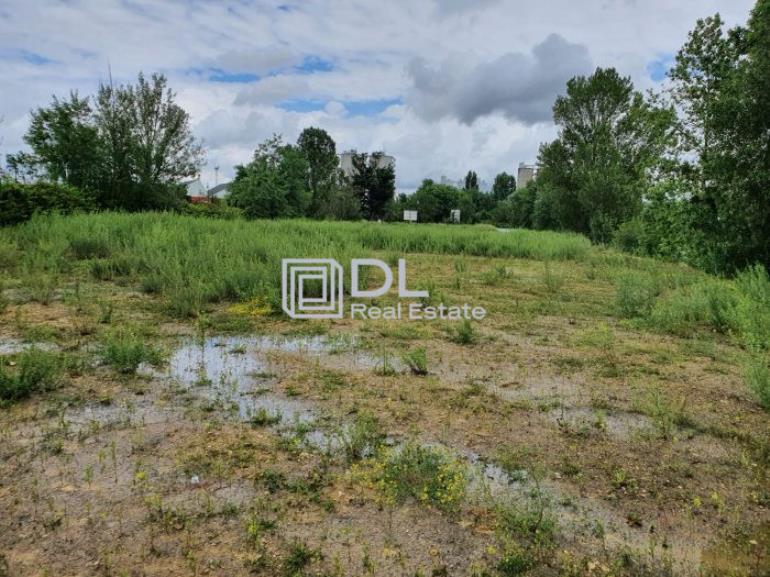 Terrain à louer à Chelles - 7 000 m²
