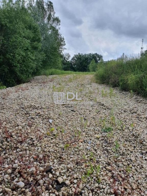 Terrain à louer à Chelles - 7 000 m²