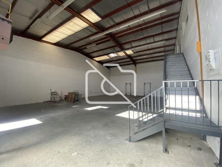 Entrepôt à louer à Quincy-Voisins - 407 m²