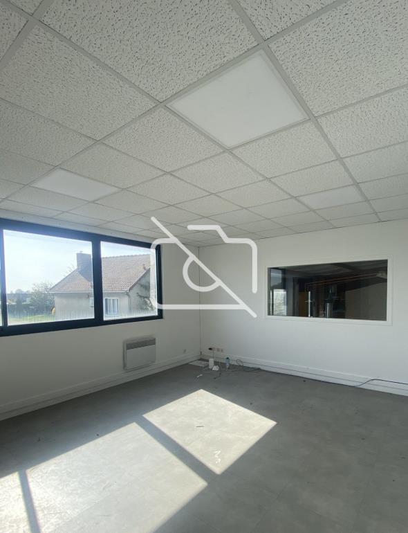 Entrepôt à louer à Quincy-Voisins - 407 m²