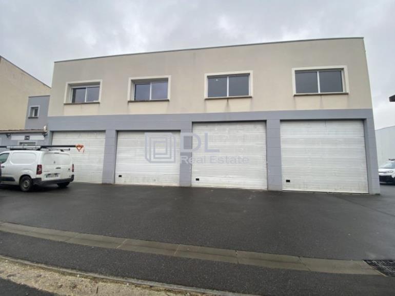 Entrepôt à louer à Crosne - 210 m²