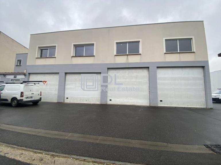 Entrepôt à louer à Crosne - 195 m²