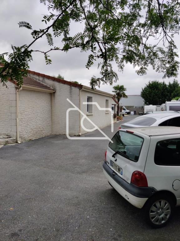 Entrepôt à vendre à Brie-Comte-Robert - 1 200 m²