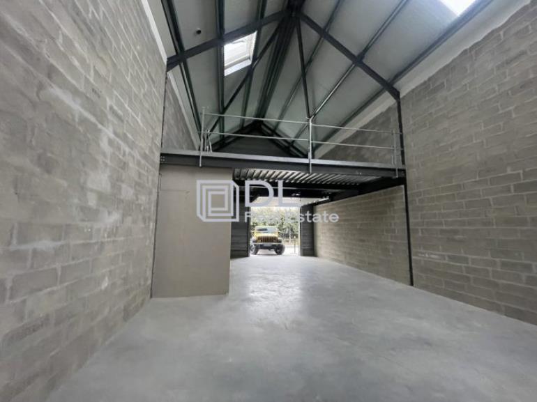 Entrepôt à louer à Brie-Comte-Robert - 137 m²