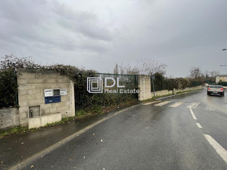 Terrain à louer à Chevry-Cossigny - 11 461 m²