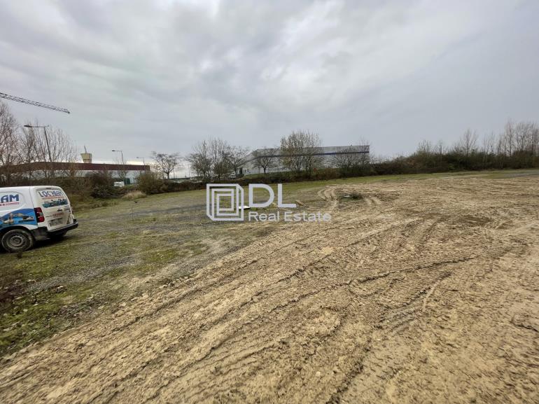Terrain à louer à Chevry-Cossigny - 11 461 m²