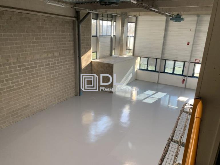 Entrepôt à louer à Fresnes - 368 m²