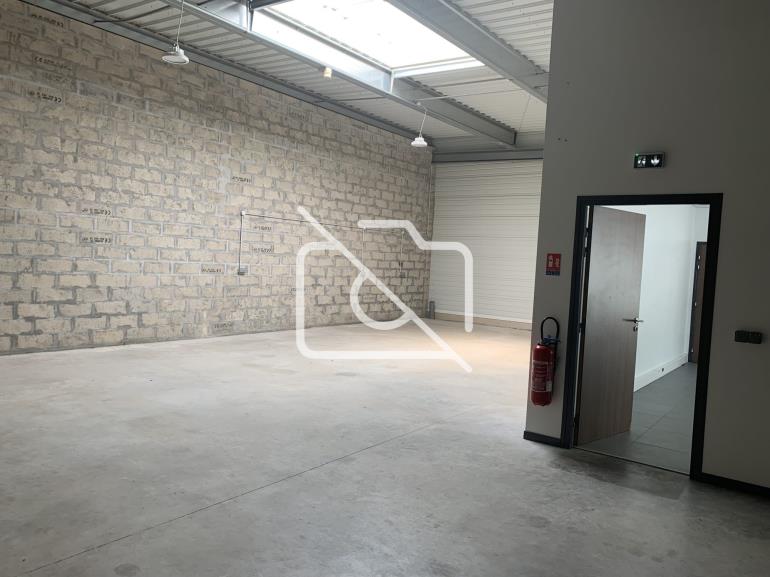Entrepôt à louer à Palaiseau - 707 m²