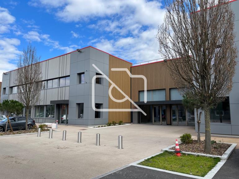 Entrepôt à louer à Blanc-Mesnil - 7 324 m²