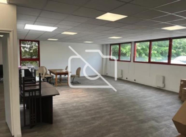Entrepôt à louer à Blanc-Mesnil - 7 324 m²