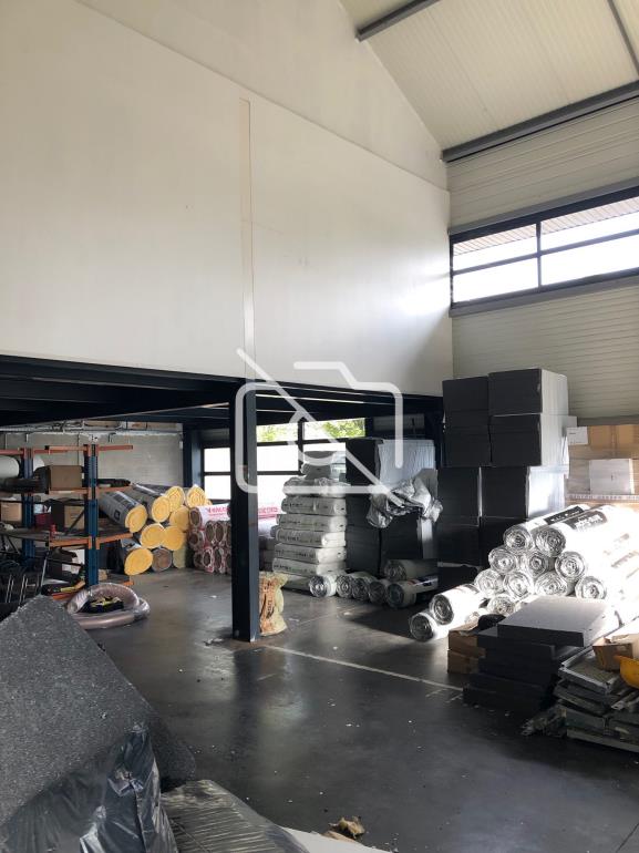 Entrepôt à louer à Brie-Comte-Robert - 400 m²