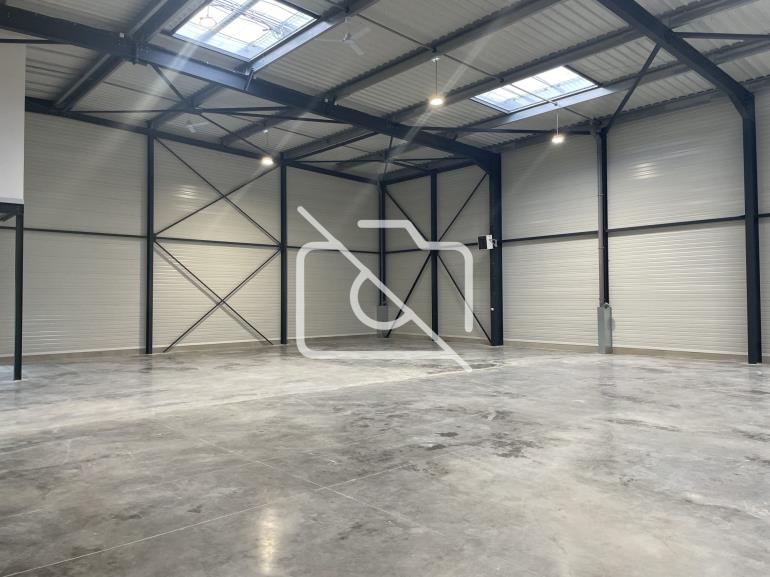 Entrepôt à louer à Ferrières-en-Brie - 2 827 m²
