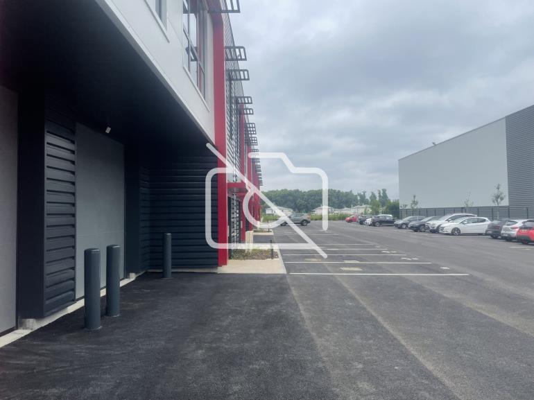 Entrepôt à louer à Ferrières-en-Brie - 2 827 m²